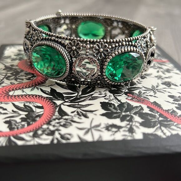 Gucci new!
Crystal-embellished Sterling-silver Bracelet - Green Sz 16 - Picture 10 of 14